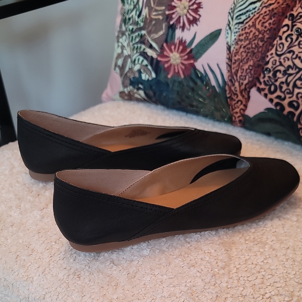 Black Leather Flats for Women - Picture 10 of 11